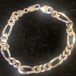 Silver figuro style Chain Bracelet 8 inches
